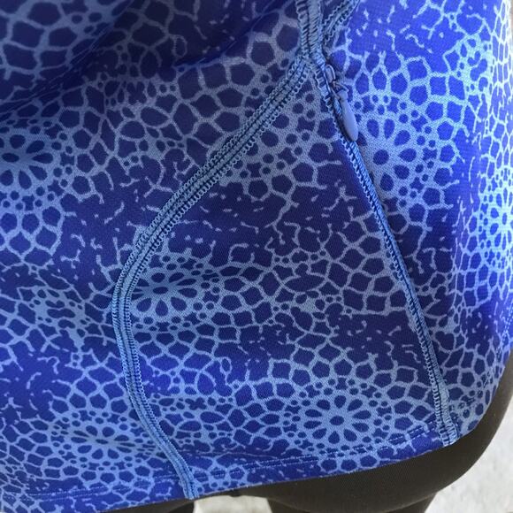 L.L. Bean Circle Print Blue Tank Top with Zipped Pocket Women’s Size Small - Picture 4 of 5